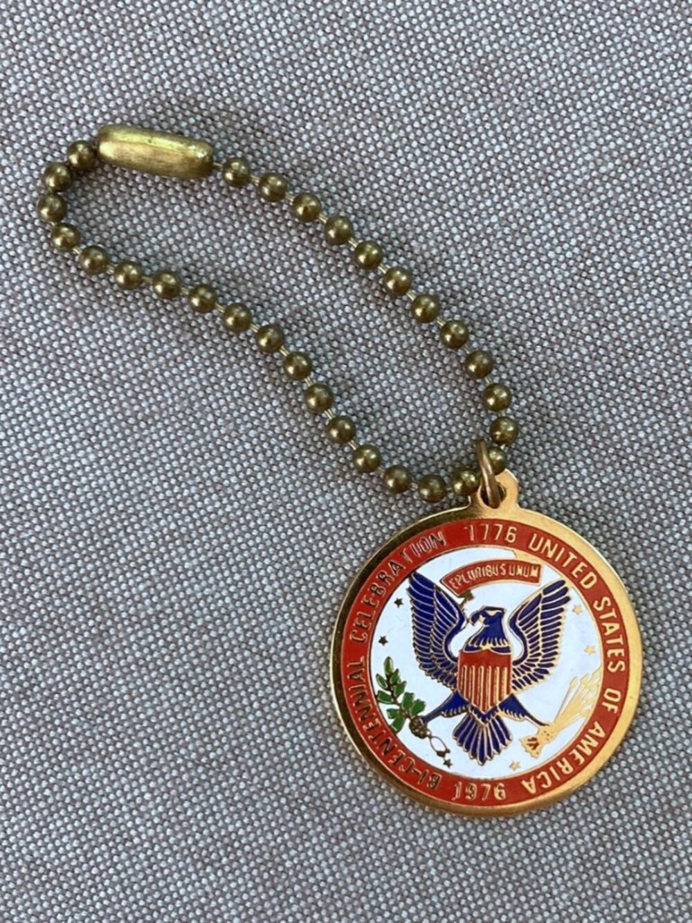 1976 Bicentennial USA Keychain, Enamel Great Seal 1776 America 200th Anniversary